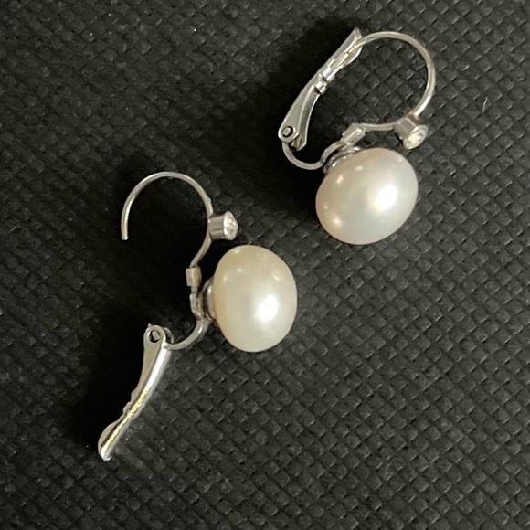 Lia Sophia pearl earrings - Picture 3 of 4